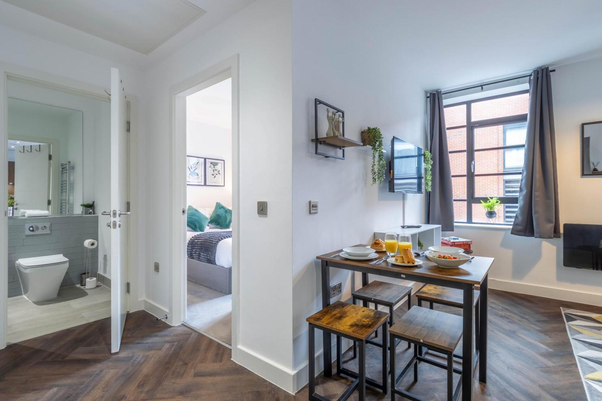Modern 1-bed In Birmingham's Jewellery Quarter Birmingham