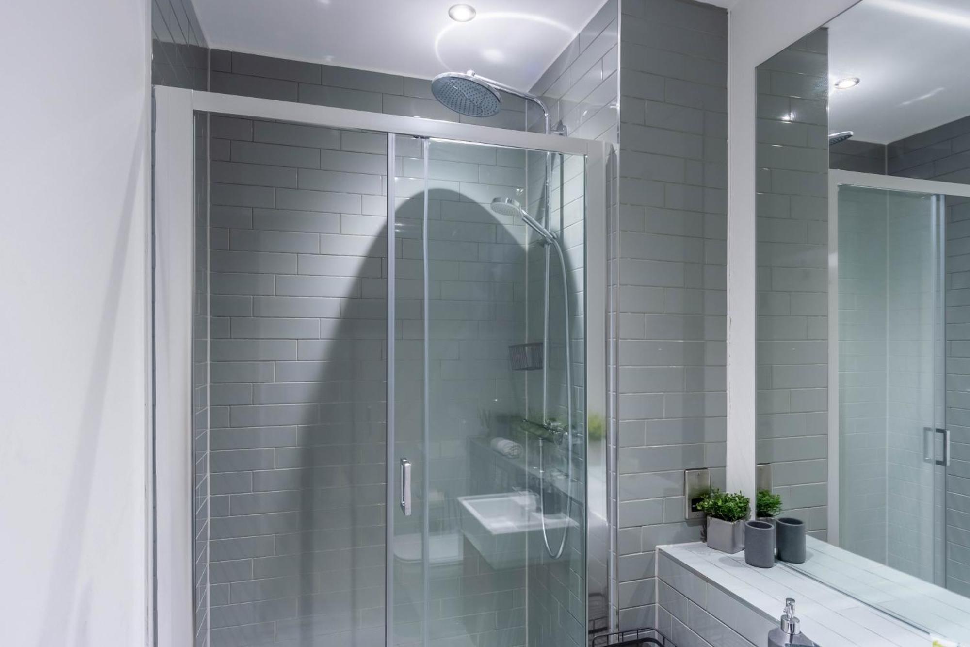 Modern 1-bed In Birmingham's Jewellery Quarter Apartment *