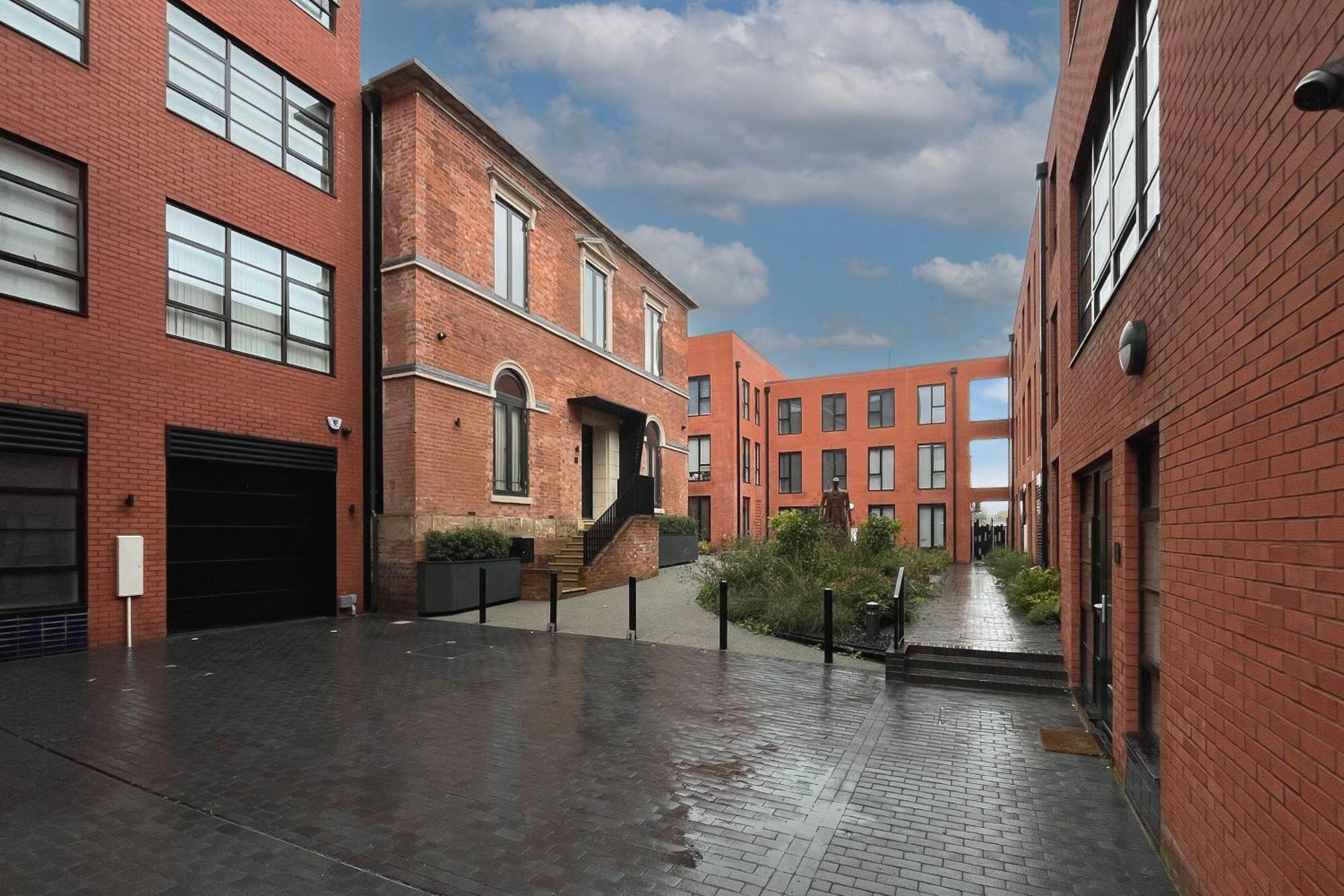 Modern 1-bed In Birmingham's Jewellery Quarter Apartment *